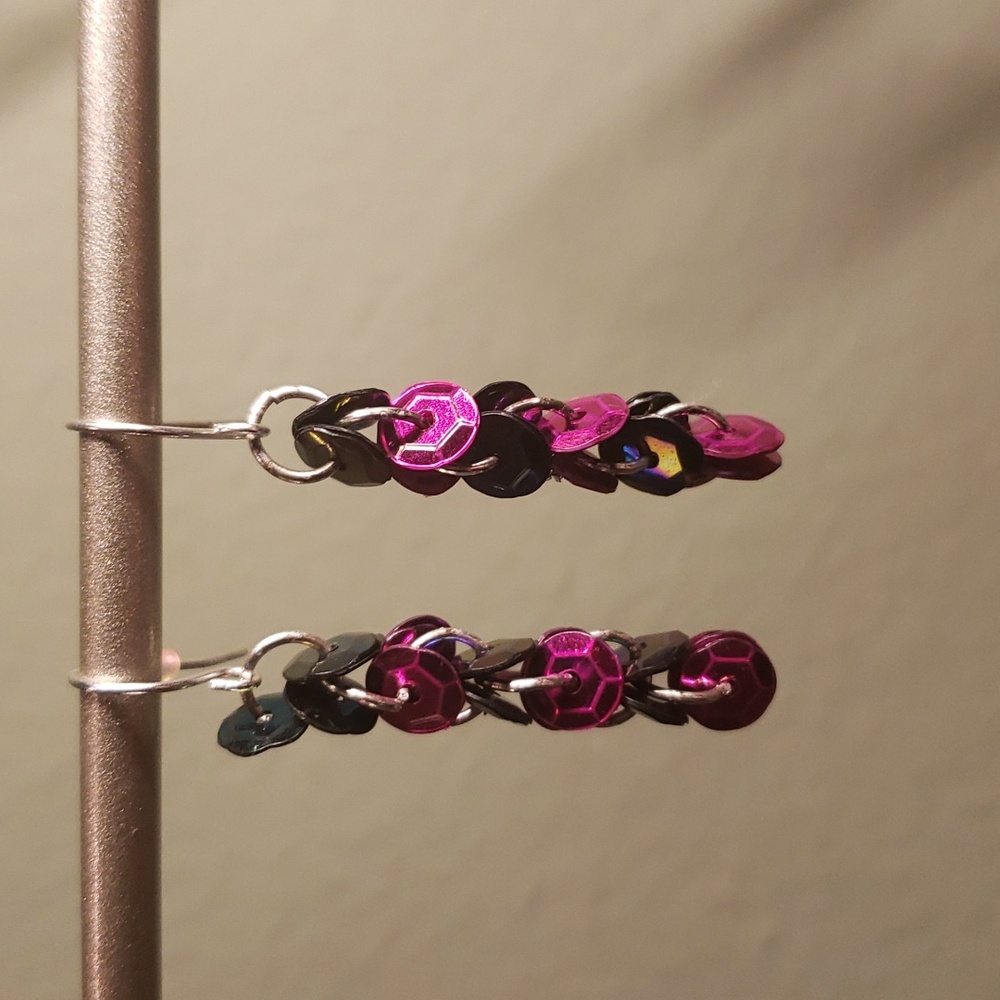 38. Pink and Black Dangle Earrings - Picture 5 of 5